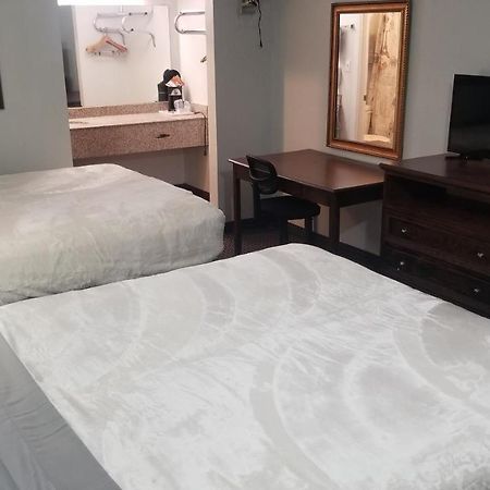 Hotel 2 Queen Beds Hotel Room 135 Booking Стилуотър Екстериор снимка